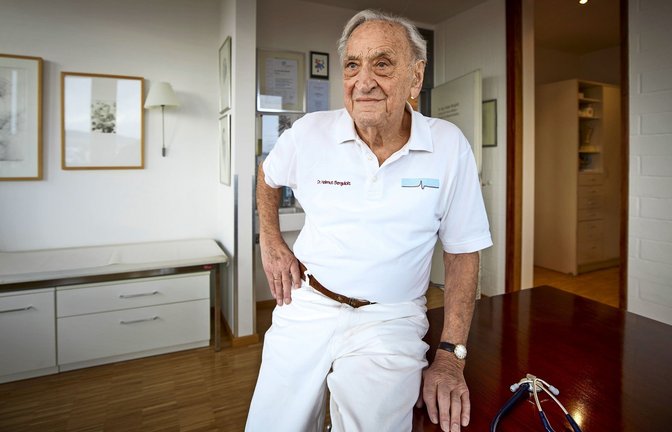 Helmut  Bergdolt praktiziert  noch drei Tage in der Woche, macht Sprechstunden und Hausbesuche<span class='image-autor'>Foto: /Gottfried Stoppel</span>