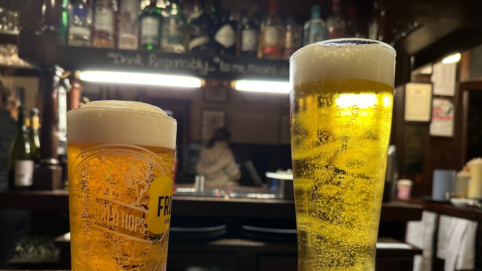 In Dundonald kann das klassische Pint schon bald neben einer Lidl-Filiale genossen werden. (Archivbild)Foto: Benedikt von Imhoff/dpa