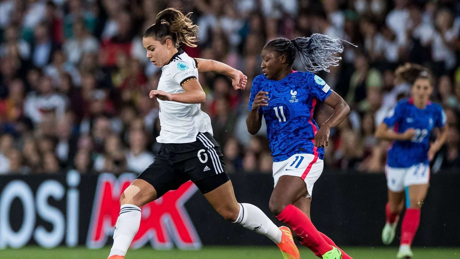 Die 20 Jahre alte Lena Oberdorf überzeugte im Spiel gegen Frankreich am Mittwochabend.Foto: IMAGO/Beautiful Sports/IMAGO/BEAUTIFUL SPORTS/Wunderl
