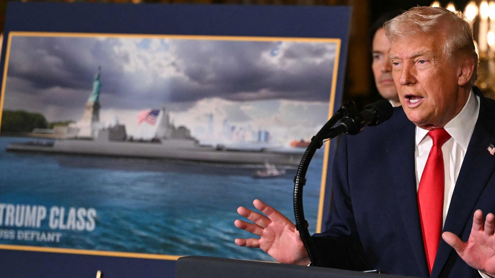 Donald Trump bei der Verkündung der Pläne zum Bau neuer Kriegsschiffe.Foto: AFP/ANDREW CABALLERO-REYNOLDS Donald Trump bei der Verkündung der Pläne zum Bau neuer Kriegsschiffe.Foto: AFP/ANDREW CABALLERO-REYNOLDS