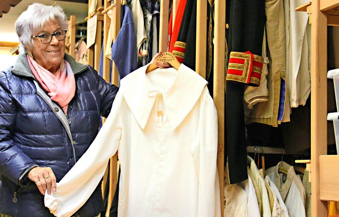 Immer dienstags öffnet Ruth Müller die Kleiderkammer der Narrenzunft Bräunlingen. Vom Stadtfest bis zum Karneval kleidet sie alles ein.<span class='image-autor'>Foto: Uli Fricker</span>