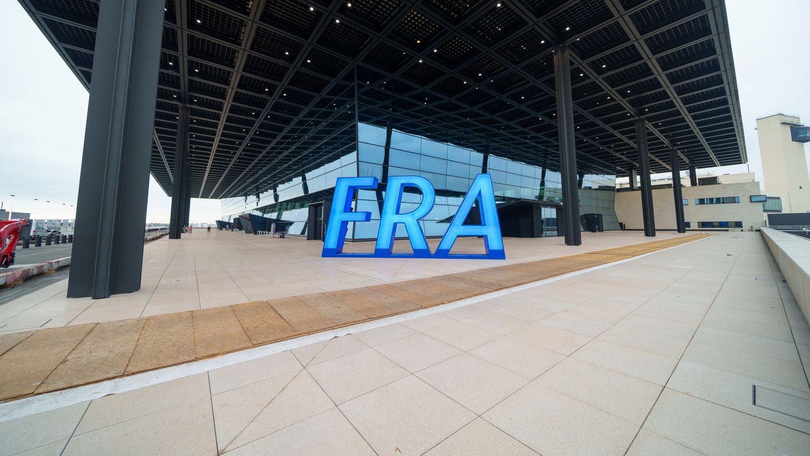 Selfie-Punkt am neuen Passagierterminal des Flughafens Frankfurt (FRA).Foto: Andreas Arnold/dpa