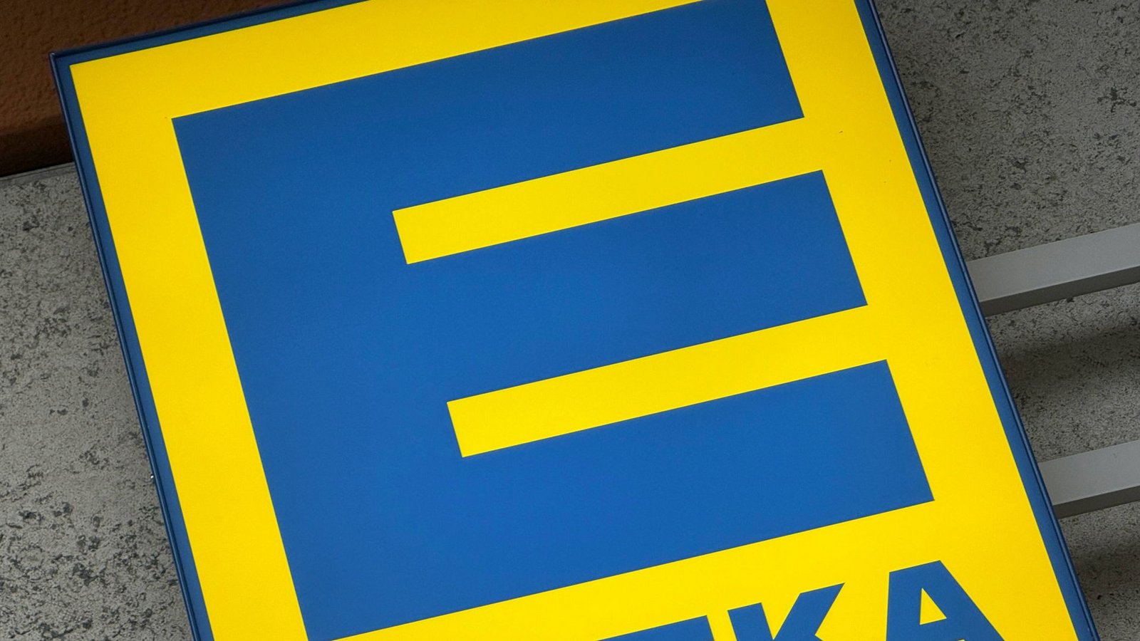 Edeka ruft eine Wurst aus seinem Sortiment zurück.Foto: IMAGO/mix1 Edeka ruft eine Wurst aus seinem Sortiment zurück.Foto: IMAGO/mix1