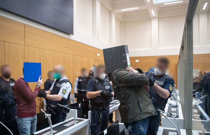 Prozessauftakt im Gruppe-S.-Verfahren im April 2021: Mandant möchte nach vorne blicken.<span class='image-autor'>Foto: dpa</span>