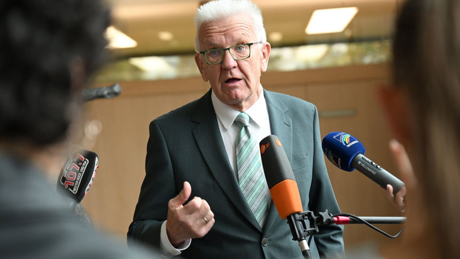 Ministerpräsident Winfried Kretschmann hat den Vertrag unterschrieben.Foto: dpa/Franziska Kraufmann Ministerpräsident Winfried Kretschmann hat den Vertrag unterschrieben.Foto: dpa/Franziska Kraufmann
