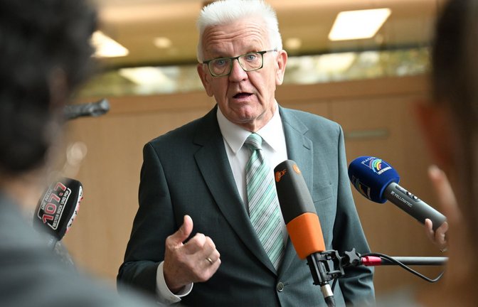 Ministerpräsident Winfried Kretschmann hat den Vertrag unterschrieben.<span class='image-autor'>Foto: dpa/Franziska Kraufmann</span>