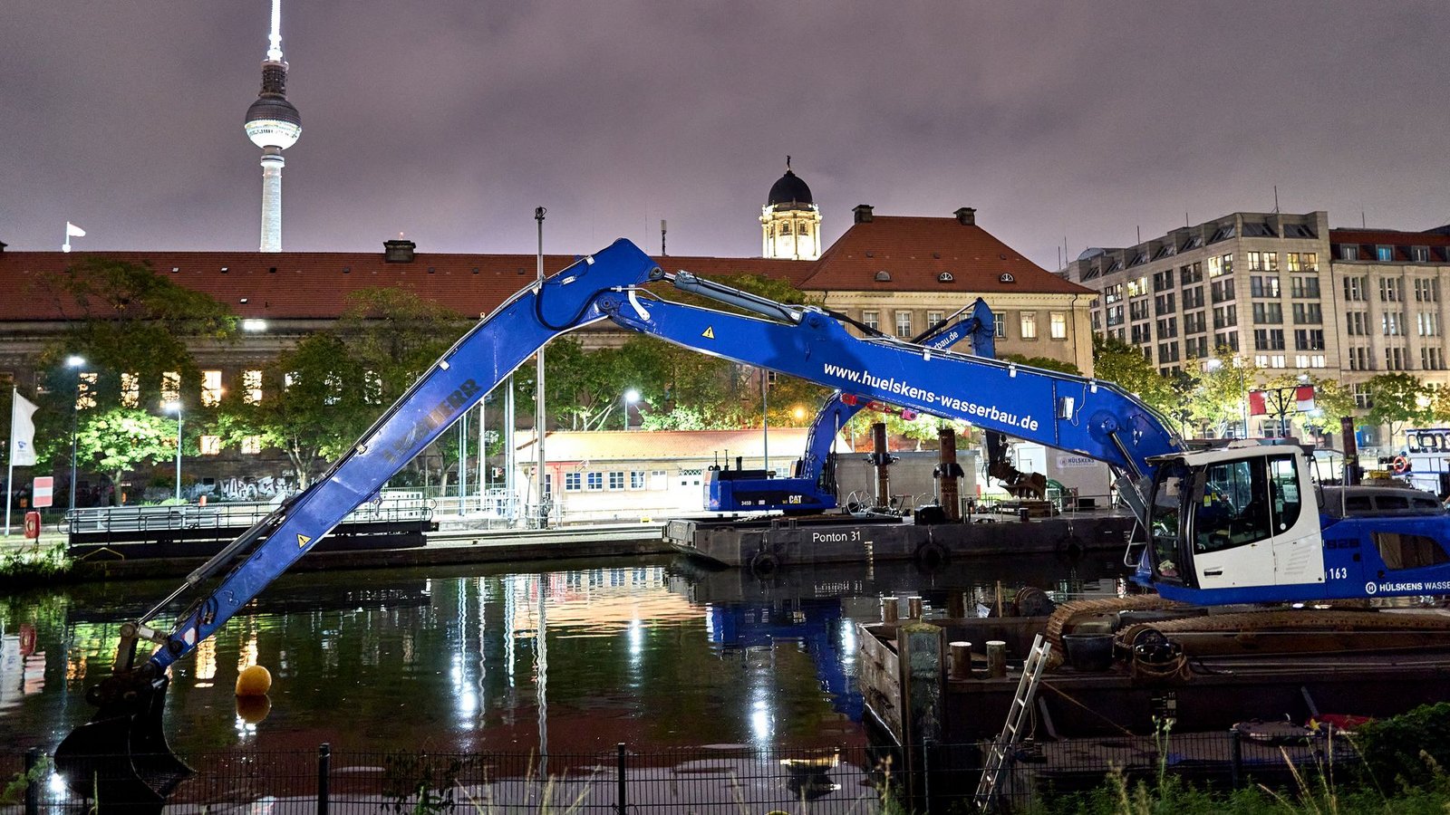 Eine Weltkriegsbombe wurde nahe der Fischerinsel in Berlin gefunden.Foto: Michael Ukas/dpa