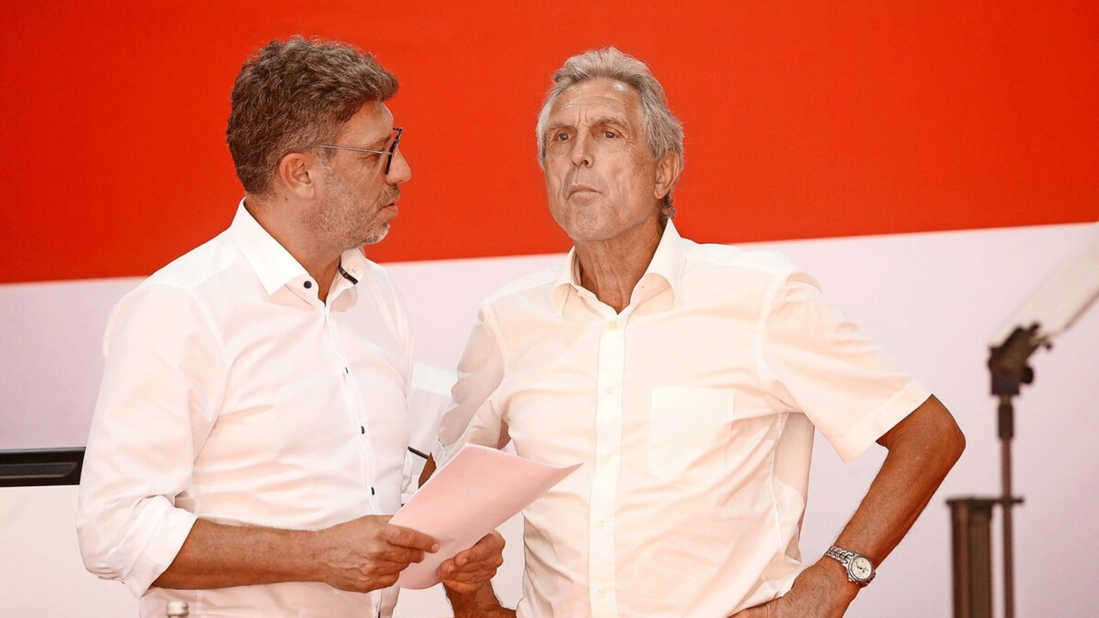 Präsident Claus Vogt (links) und Vizepräsident Rainer Adrion blicken gespannt auf die nächste Mitgliederversammlung des VfB Stuttgart.Foto: Baumann