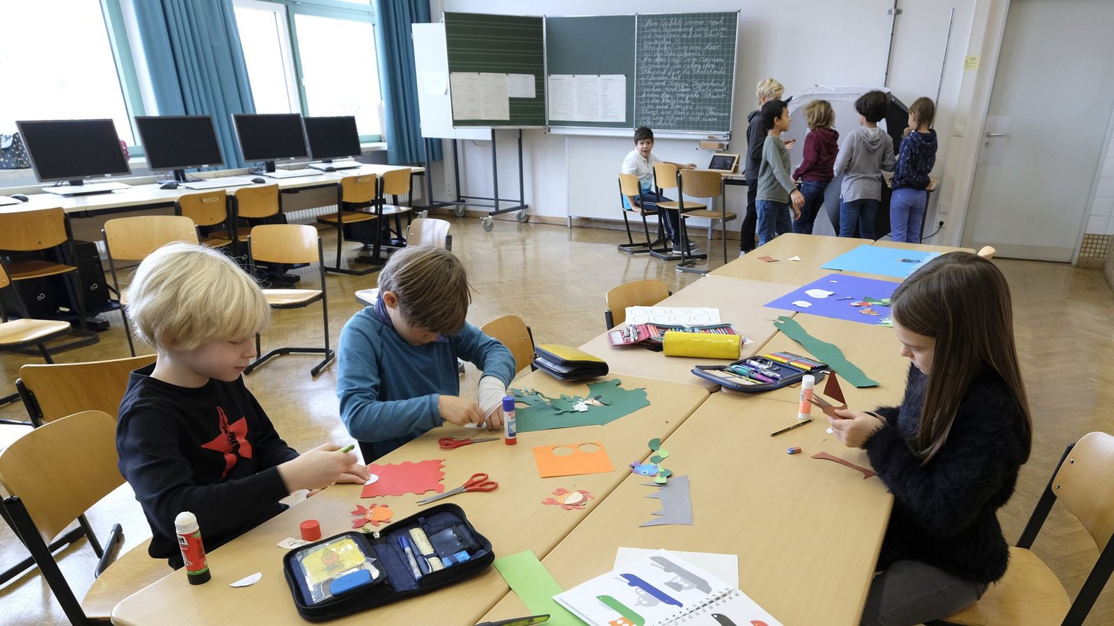 Ein Blick in die Hector-Kinderakademie an der Vogelsangschule in Stuttgart. Die Kinder fertigen ihren eigenen Trickfilm.Foto: Lichtgut/Michael Latz