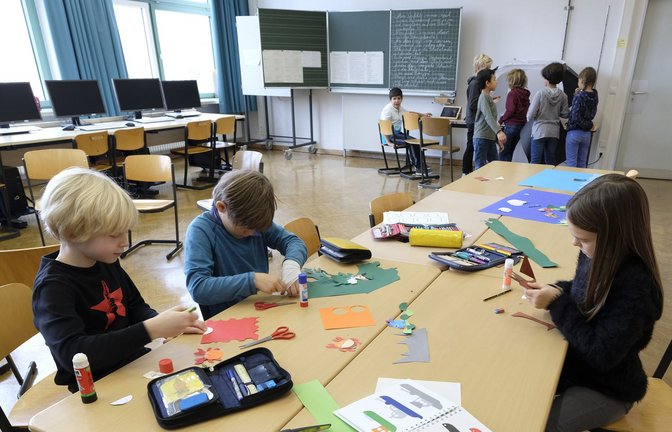 Ein Blick in die Hector-Kinderakademie an der Vogelsangschule in Stuttgart. Die Kinder fertigen ihren eigenen Trickfilm.<span class='image-autor'>Foto: Lichtgut/Michael Latz</span>