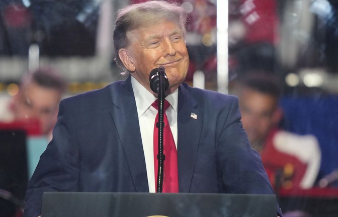 Trump lobt zum Auftakt der Feierlichkeiten vor allem seine eigene Politik.<span class='image-autor'>Foto: Alex Brandon/AP/dpa</span>