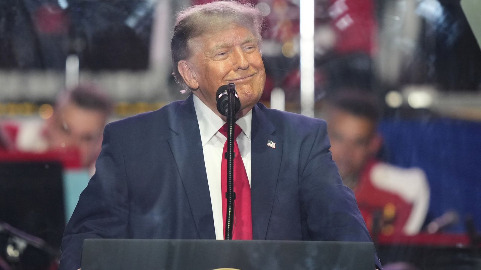 Trump lobt zum Auftakt der Feierlichkeiten vor allem seine eigene Politik.Foto: Alex Brandon/AP/dpa