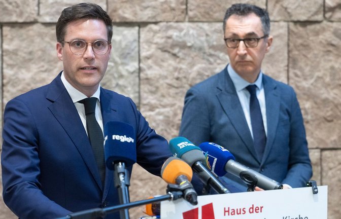 Manuel Hagel (links, CDU) und Cem Özdemir (Grüne) sprechen von „ernsthaften Verhandlungen“.<span class='image-autor'>Foto: Marijan Murat/dpa</span>