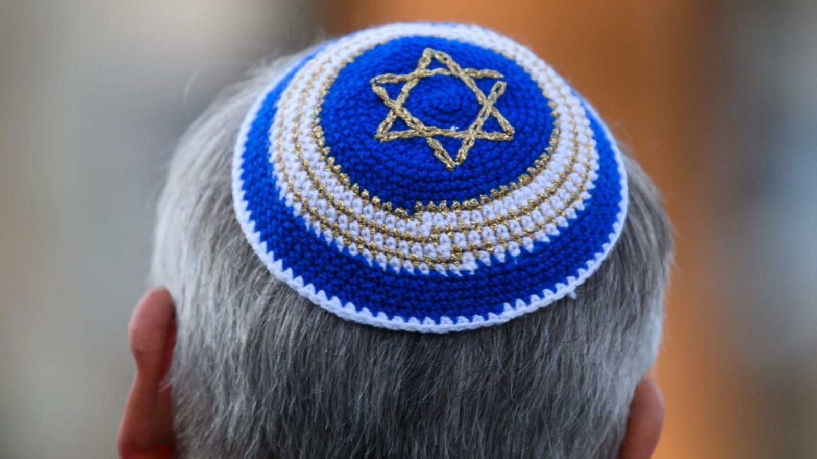 Mancherorts wagen es Juden nicht mehr, die Kippa zu tragen. Wohin treibt Deutschland?Robert Michael / dpa Mancherorts wagen es Juden nicht mehr, die Kippa zu tragen. Wohin treibt Deutschland?Robert Michael / dpa