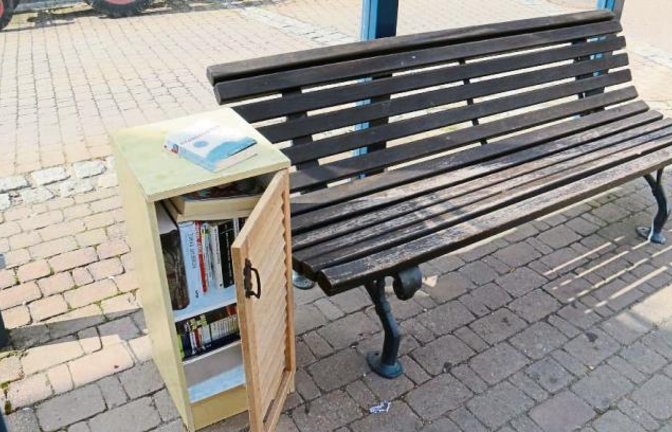 In Großglattbach gibt’s den kleinen Bruder vom Vaihinger Bücherschrank. Foto: Rücker
