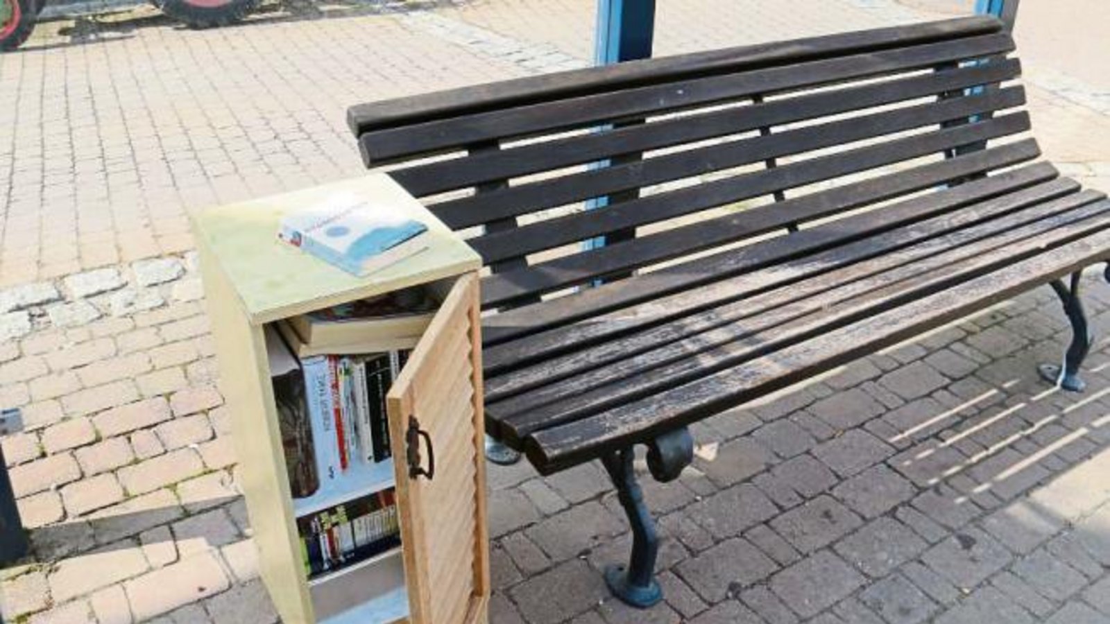In Großglattbach gibt’s den kleinen Bruder vom Vaihinger Bücherschrank. Foto: Rücker