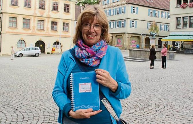 Das Vaihinger Schulkochbuch kann ab sofort erworben werden.  Foto: Elsässer