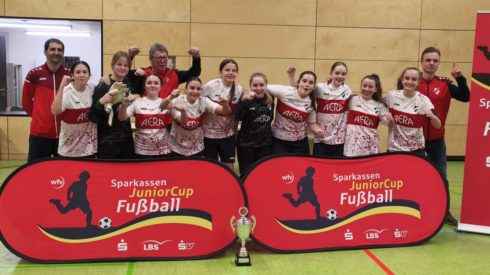 Die C-Junioren des SV Horrheim freuen sich über einen hervorragenden zweiten Platz bei den württembergischen Futsal-Hallenmeisterschaften. Foto: privat Die C-Junioren des SV Horrheim freuen sich über einen hervorragenden zweiten Platz bei den württembergischen Futsal-Hallenmeisterschaften. Foto: privat