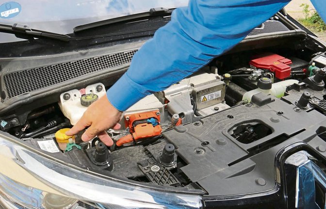 Unspektakulärer Blick in den Motorraum eines Elektroautos – lediglich das Wasser für die Wischanlage muss hin und wieder nachgefüllt werden.  Fotos: Rücker