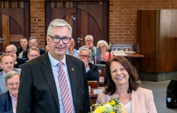 Jutta Kremer-Weig neue Leiterin des Dezernats Zentrale Steuerung und Schulen Landrat Dietmar Allgaier Kreistag Foto:Landratsamt