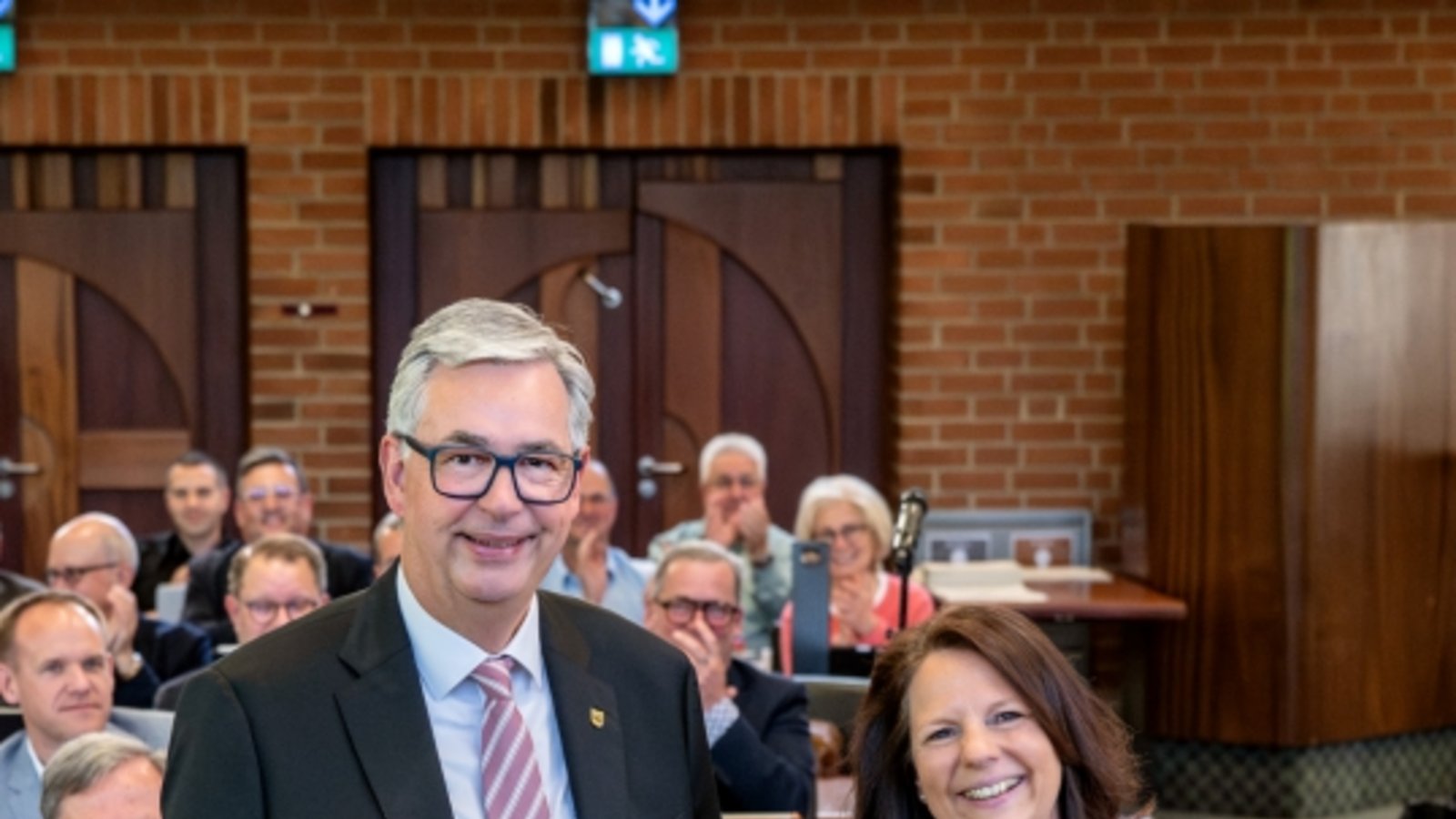 Jutta Kremer-Weig neue Leiterin des Dezernats Zentrale Steuerung und Schulen Landrat Dietmar Allgaier Kreistag Foto:Landratsamt