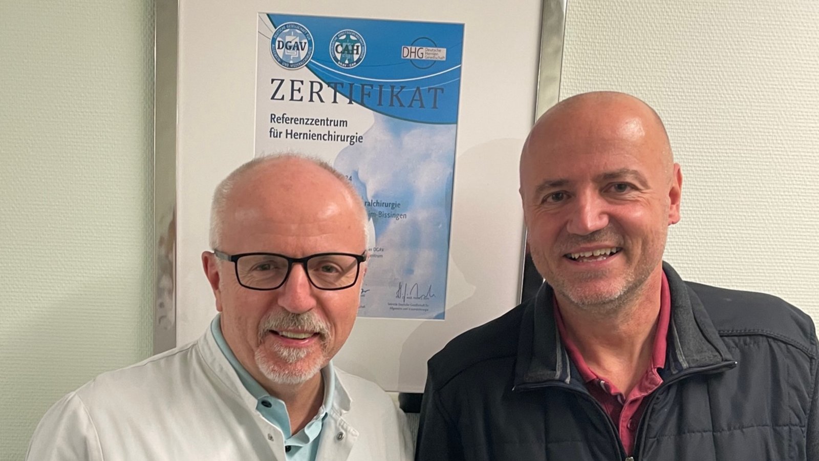 Privatdozent Dr. Gernot Köhler, Präsident der Österreichischen Hernien Gesellschaft (rechts), war zu Besuch bei Prof. Dr. Dieter Birk im RKH-Krankenhaus Bietigheim-Vaihingen. Foto: p