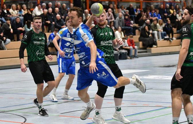 Spielmacher Joey König vom TSV Schmiden überzeugt gegen die großgewachsenen Spieler der HSG Willstätt und erzielt sieben Tore.<span class='image-autor'>Archiv Maximilian Hamm</span>