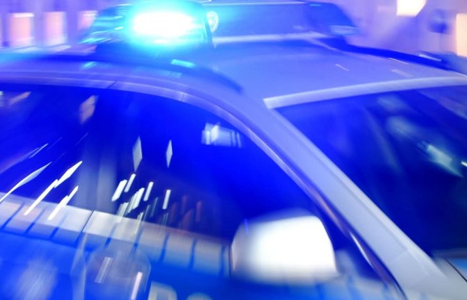 Die Polizei bittet nach der Unfallflucht um Zeugenhinweise (Symbolfoto).<span class='image-autor'>Carsten Rehder/dpa</span>