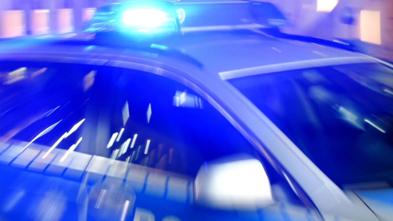 Die Polizei bittet nach der Unfallflucht um Zeugenhinweise (Symbolfoto).Carsten Rehder/dpa Die Polizei bittet nach der Unfallflucht um Zeugenhinweise (Symbolfoto).Carsten Rehder/dpa