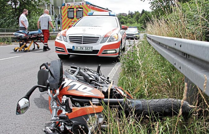 Die Fahrerin des Leichtkraftrades zog sich beim Sturz schwere Verletzungen zu.  Foto: Banholzer