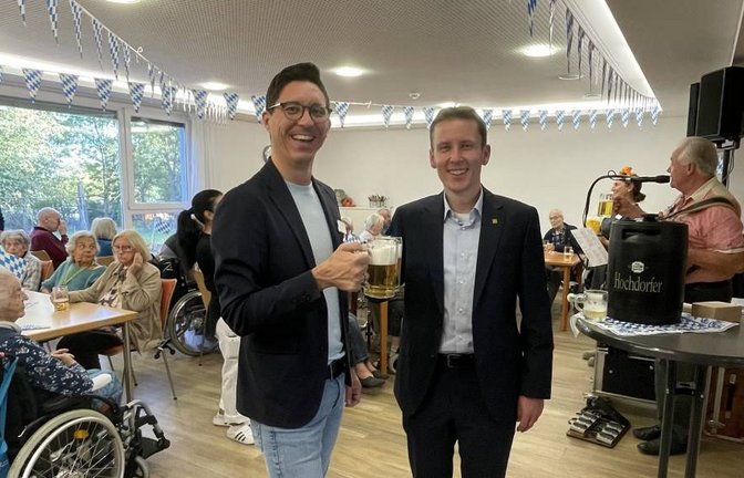 Oktoberfest in Hochdorf Pflegeheim Haus im SchlösslegartenMichael Dohrmann (li.) und Carsten Willing (Bürgermeister) von Eberdingen