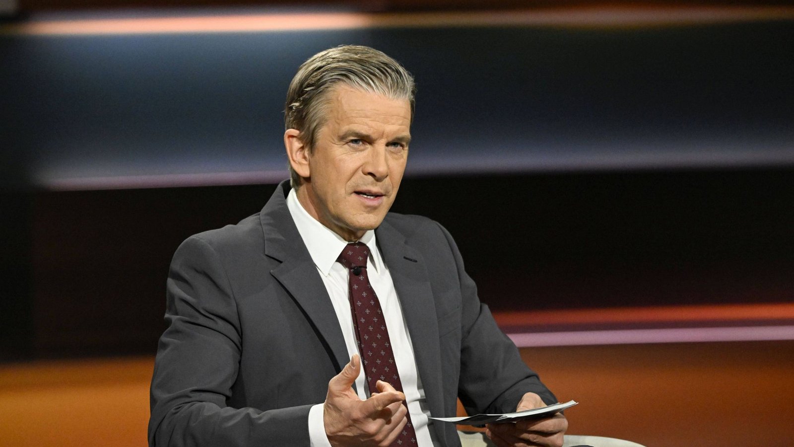 Deutsche Hassliebe zu Talkshows am späten Abend: Welterklärer Markus Lanz schwingt dreimal wöchentlich den Zeigefinger – und gibt seine Gäste meistens erst wenige Stunden vor der Sendung bekannt.Foto: IMAGO/teutopress Deutsche Hassliebe zu Talkshows am späten Abend: Welterklärer Markus Lanz schwingt dreimal wöchentlich den Zeigefinger – und gibt seine Gäste meistens erst wenige Stunden vor der Sendung bekannt.Foto: IMAGO/teutopress