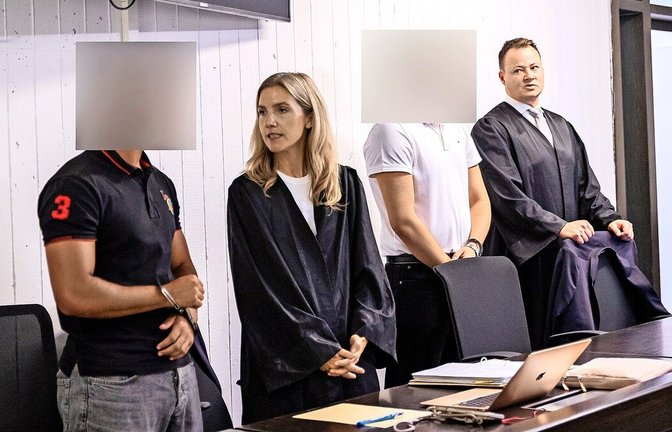 Die beiden jungen Angeklagten werden am Freitagvormittag aus der Haft vorgeführt. Sie sitzen in unterschiedlichen Gefängnissen.<span class='image-autor'>Foto: Lichtgut/Julian Rettig</span>