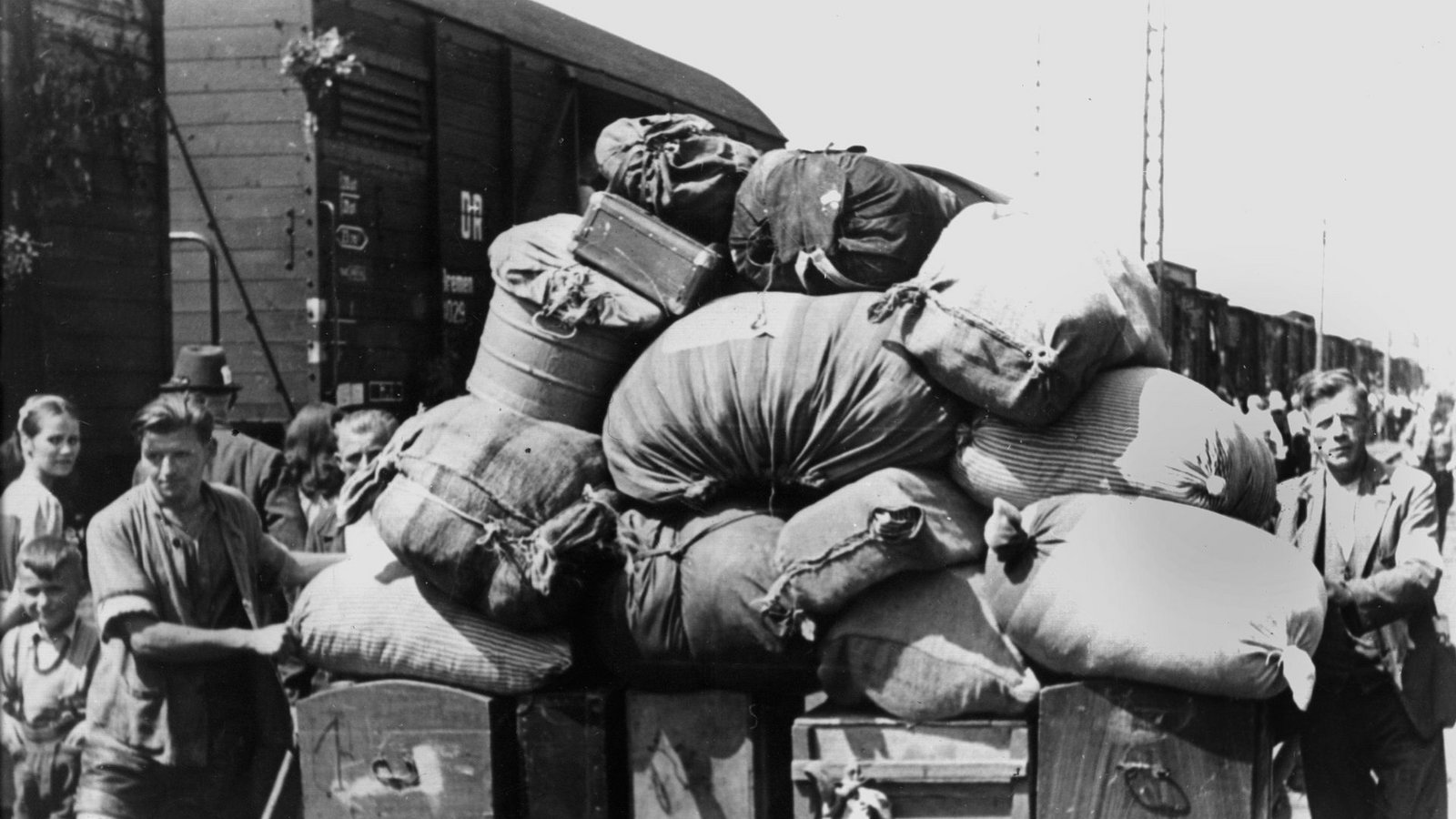 Ein Flüchtlingszug mit vertriebenen Sudetendeutschen trifft im Durchgangslager Wiesau ein. (Archivbild)Foto: picture alliance / dpa