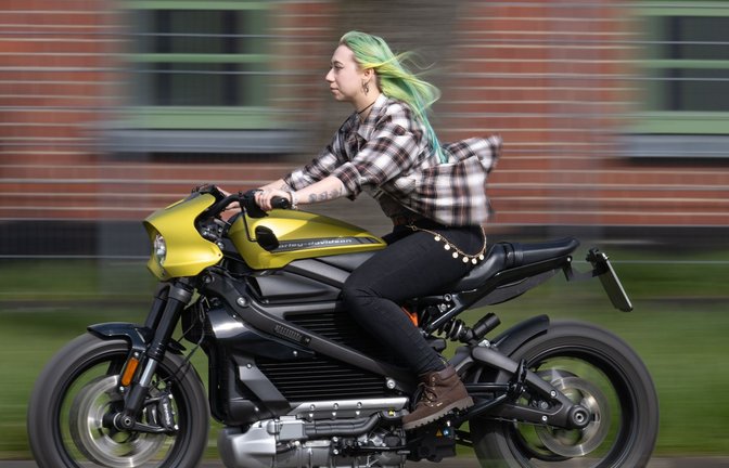Bei schweren Motorrädern ist die E-Version deutlich weniger beliebt.<span class='image-autor'>Foto: Boris Roessler/dpa</span>