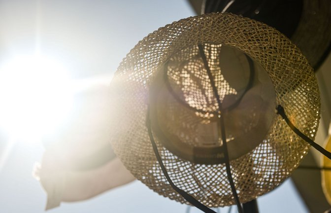 Bei einem Sonnenstich überhitzt das Gehirn. Ein Hut kann vor  gefährlichen Folgen schützen.<span class='image-autor'>Foto: Lichtgut/Max Kovalenko</span>