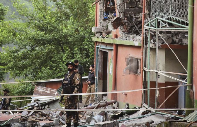 Eine durch einen mutmaßlichen indischen Raketenangriff beschädigte Moschee in der Nähe von Muzaffarabad, der Hauptstadt des von Pakistan kontrollierten Kaschmir<span class='image-autor'>Foto: M.D. Mughal/dpa</span>