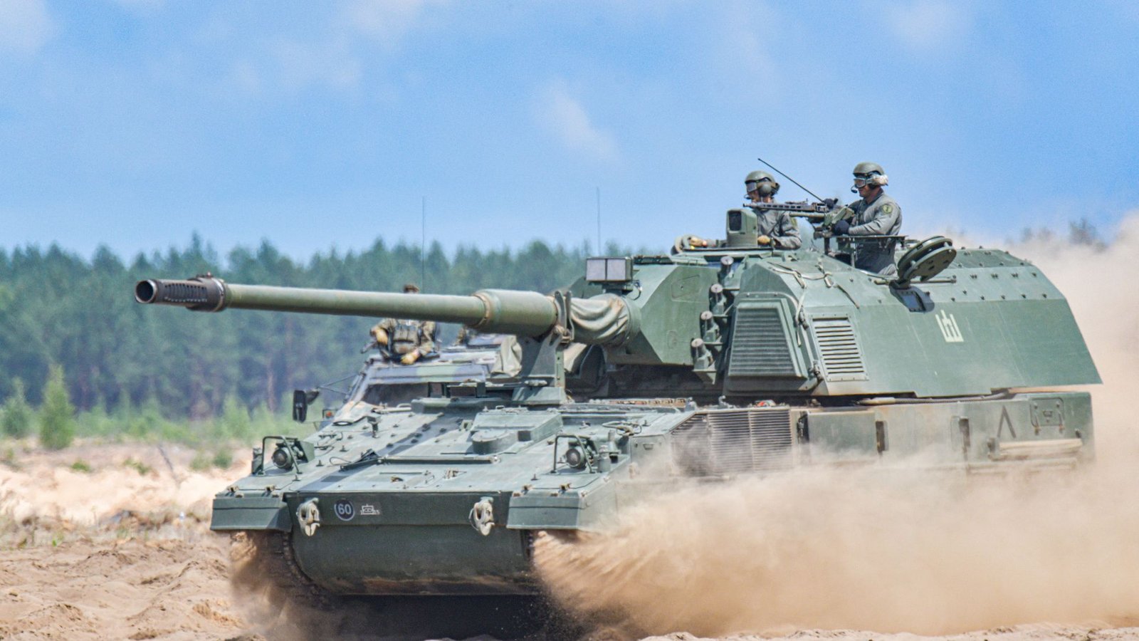 Enge Partnerschaft: eine litauische Panzerhaubitze 2000 aus deutscher Produktion in der Nato-Übung Griffin Storm 2023Foto: IMAGO/Funke Foto Services//Maurizio Gambarini