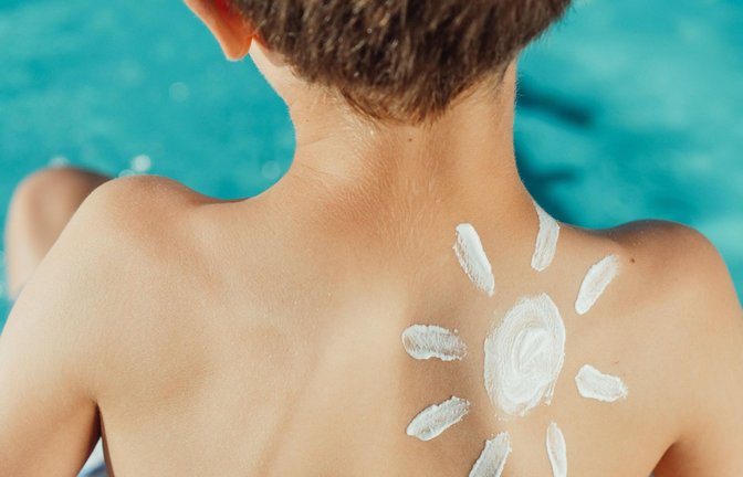 Kinder sollten nie ohne Sonnencreme in die Sonne gehen.<span class='image-autor'>Foto: Pexels/Kindel Media</span>