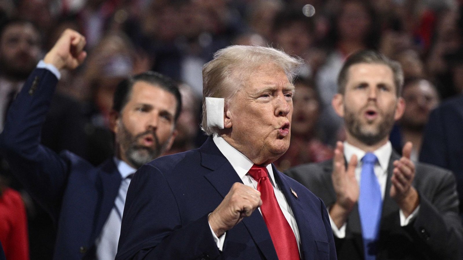 Trump beim Republikaner-Parteitag mit Ohr-Verletzung nach dem Attentat.Foto: AFP/BRENDAN SMIALOWSKI Trump beim Republikaner-Parteitag mit Ohr-Verletzung nach dem Attentat.Foto: AFP/BRENDAN SMIALOWSKI