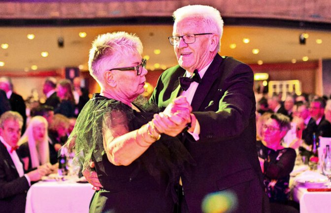 Winfried Kretschmann hat vor einem Jahr mit der Journalistin Johanna Henkel-Waidhofer den Landespresseball in der Liederhalle walzertanzend eröffnet.<span class='image-autor'>Foto: Lichtgut/Julian Rettig</span>