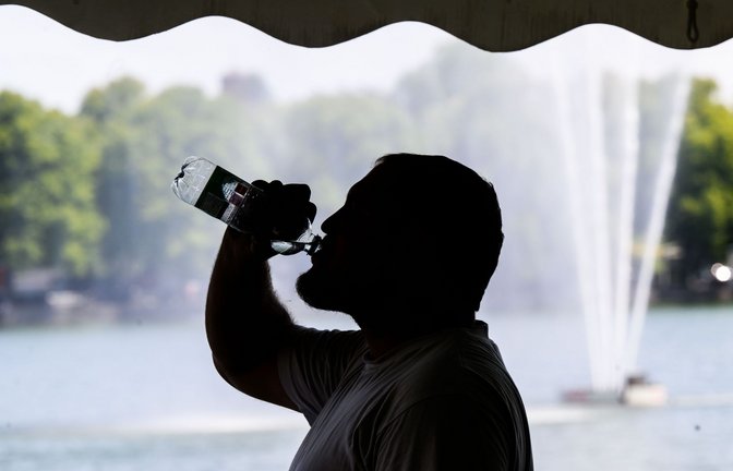 Steigende Temperaturen sind ein Gesundheitsrisiko für Menschen. Teilweise führen sie sogar zum Tod.<span class='image-autor'>Foto: picture alliance/dpa/Julian Stratenschulte</span>