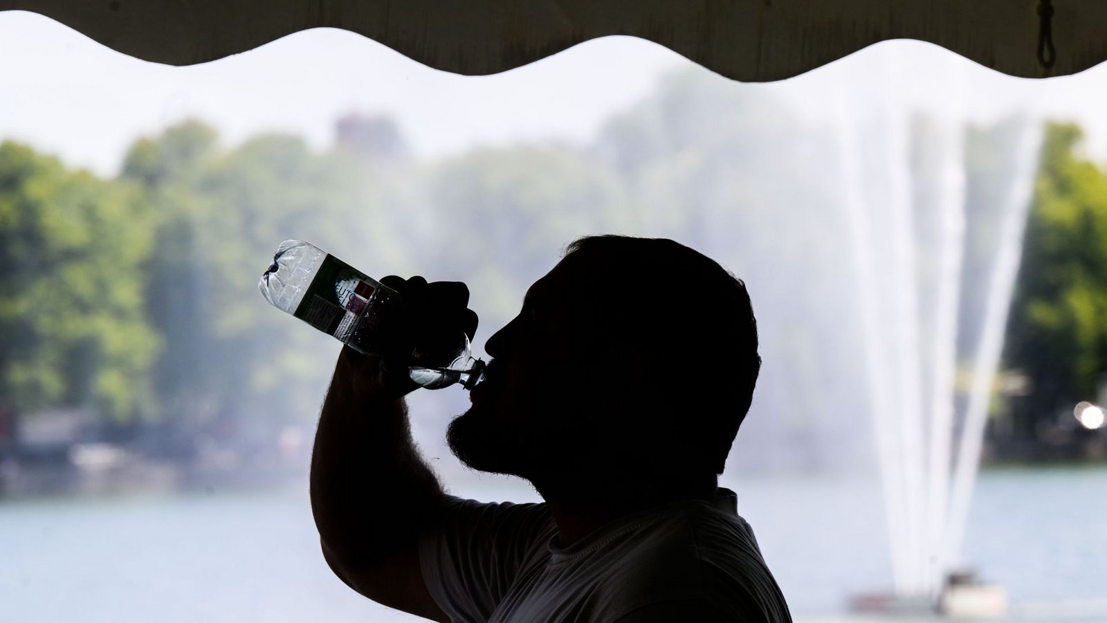 Steigende Temperaturen sind ein Gesundheitsrisiko für Menschen. Teilweise führen sie sogar zum Tod.Foto: picture alliance/dpa/Julian Stratenschulte Steigende Temperaturen sind ein Gesundheitsrisiko für Menschen. Teilweise führen sie sogar zum Tod.Foto: picture alliance/dpa/Julian Stratenschulte