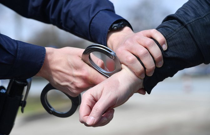 Die Polizei konnte im Kreis Esslingen mehrere Männer festnehmen, die Teil einer Betrügerbande sein sollen. (Symbolfoto)<span class='image-autor'>Foto: imago images//Sven Simon</span>