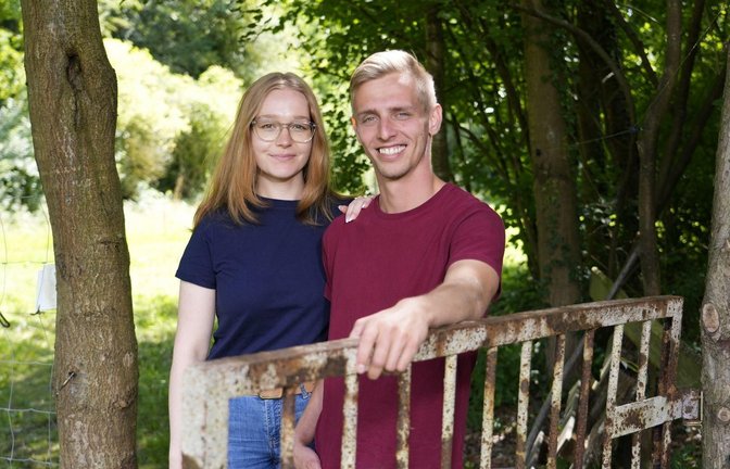 Christopher und Pauline auf dem Weg zum TinyHouse, in dem die 25-Järhige während der Hofwoche leben wird.<span class='image-autor'>Foto: RTL / Stefan Gregorowius</span>