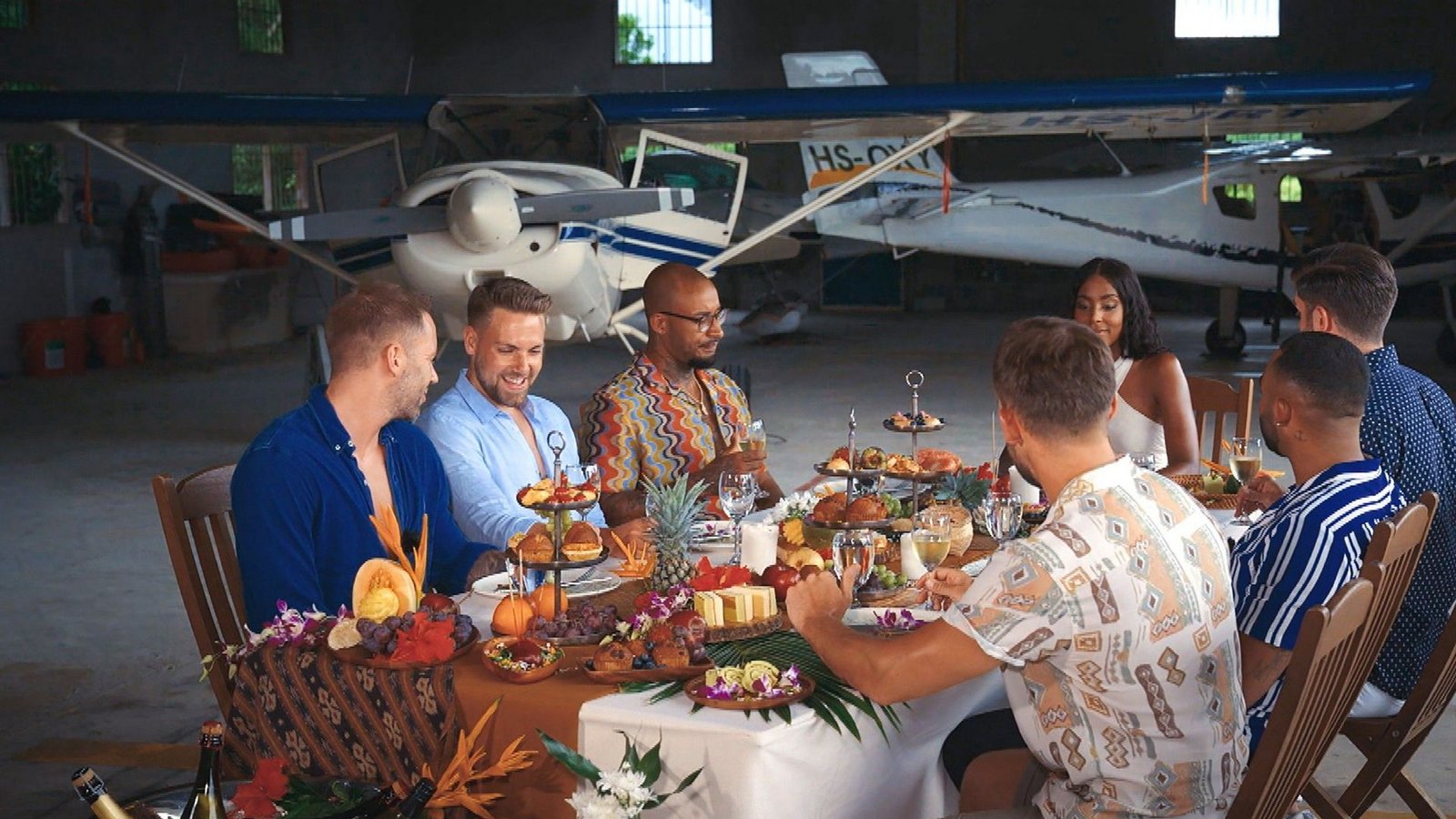 Gemütlich Brunchen sieht anders aus. Gleich zu Beginn der Folge mussten zwei Männer gehen.Foto: RTL Gemütlich Brunchen sieht anders aus. Gleich zu Beginn der Folge mussten zwei Männer gehen.Foto: RTL