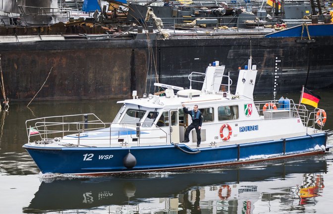 Die Wasserschutzpolizei rückt am Samstag mehrfach aus. (Symbolbild)<span class='image-autor'>Foto: dpa/Peter Gercke</span>