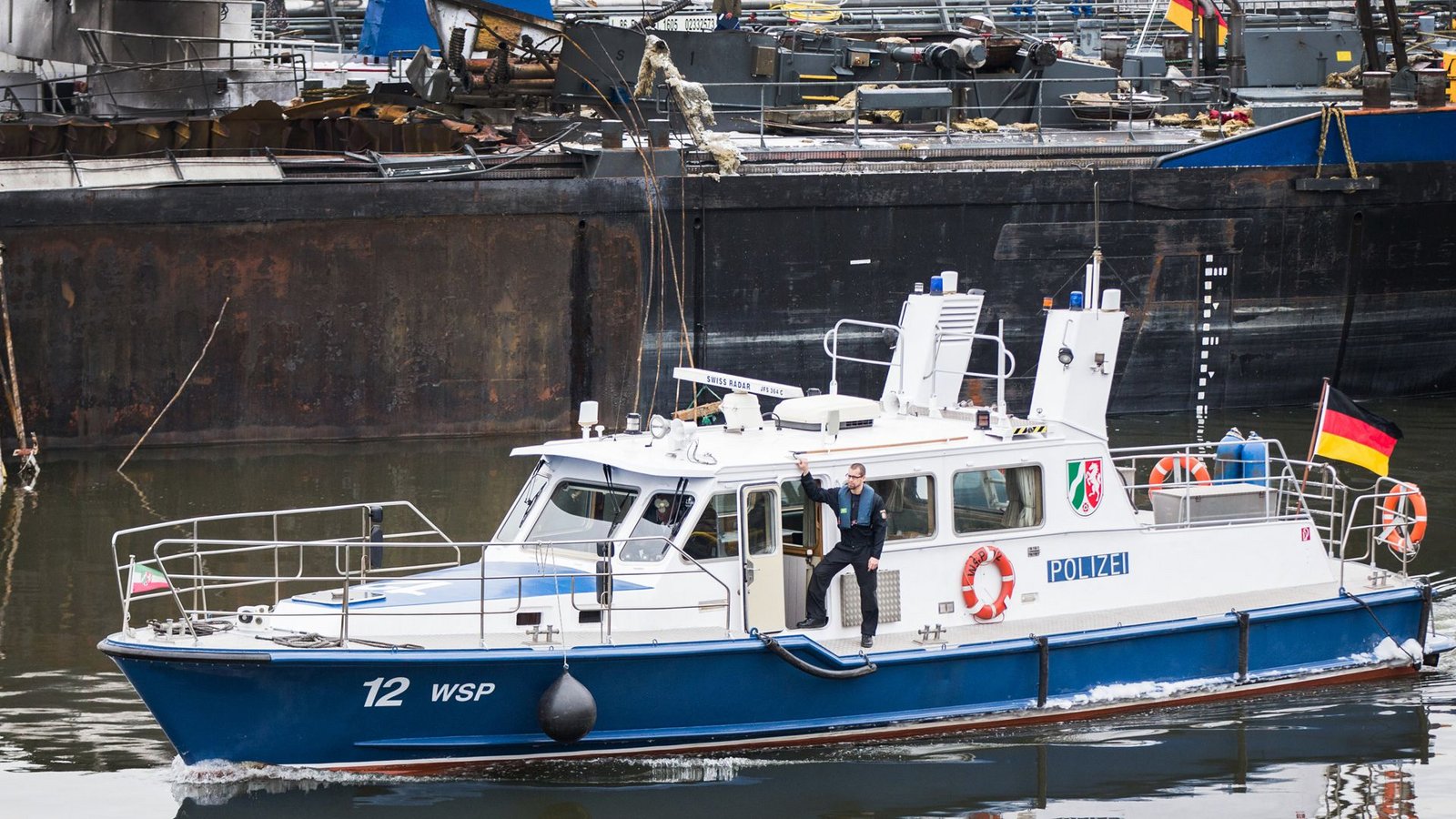 Die Wasserschutzpolizei rückt am Samstag mehrfach aus. (Symbolbild)Foto: dpa/Peter Gercke Die Wasserschutzpolizei rückt am Samstag mehrfach aus. (Symbolbild)Foto: dpa/Peter Gercke