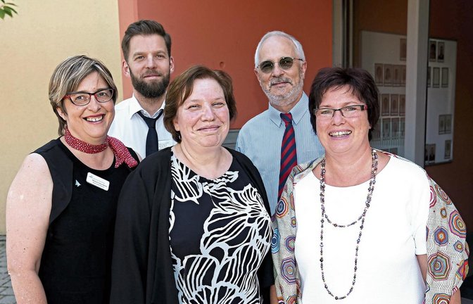 Personalrochade bei der Evangelischen Heimstiftung für die Einrichtungen in Hochdorf und Sersheim (von links): Michaela Sowoidnich, Jan-Ole Meyer, Petra Drenk, Ralf-Rüdiger Kirchhof und Kerstin Zerrenner.  Foto: Küppers