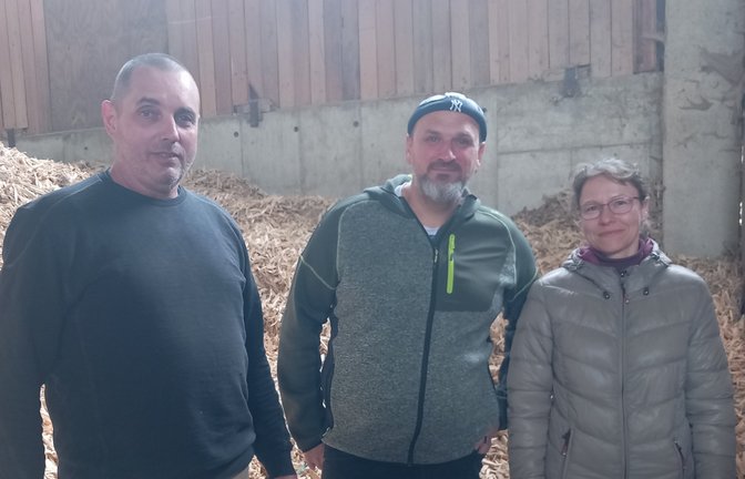 Möchten informieren (von links): Bioenergie-Betreiber Jürgen Laub, Peter Leucht und Dorothea Förster.  <span class='image-autor'>Foto: Glemser</span>